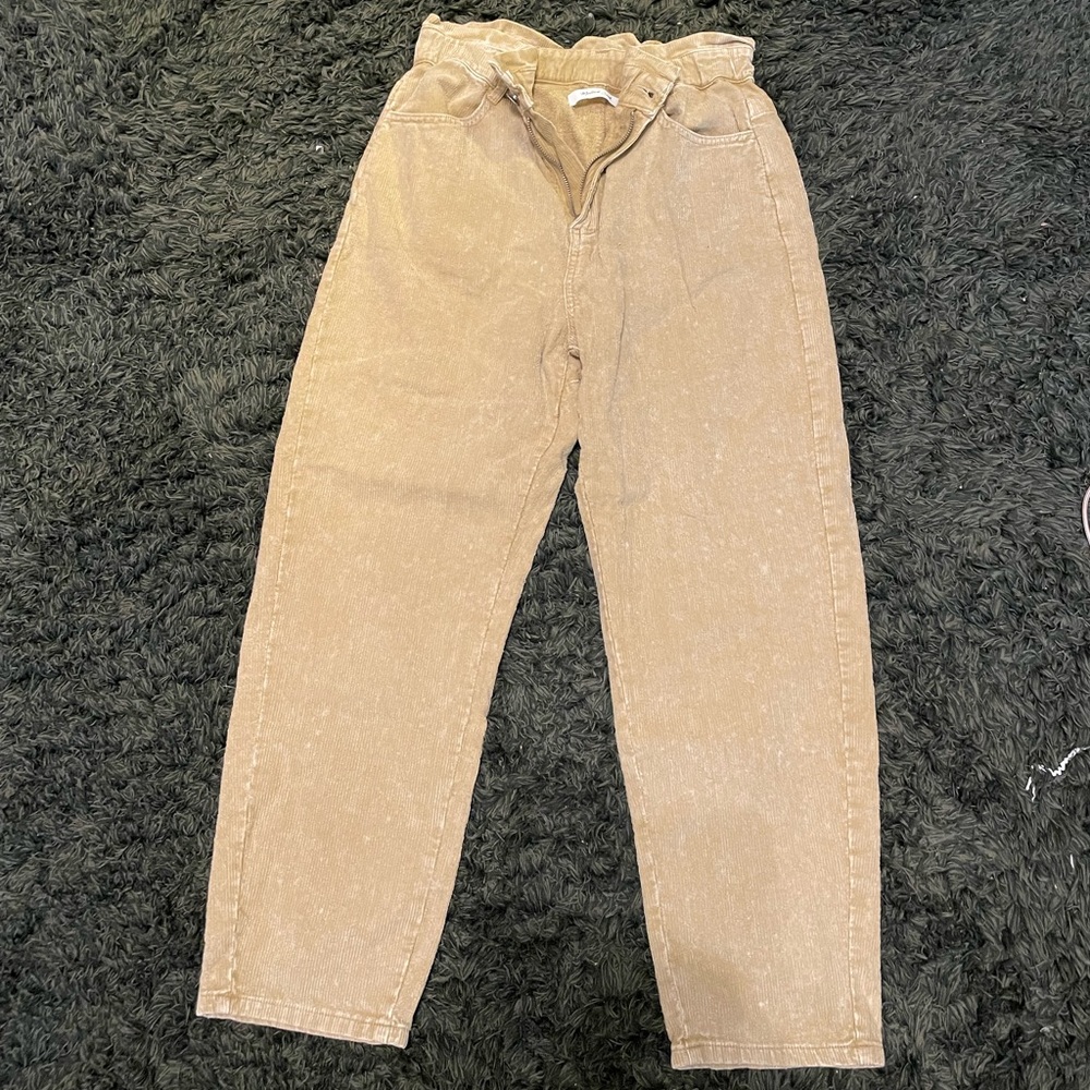Mom jeans style, size small fits like a 2